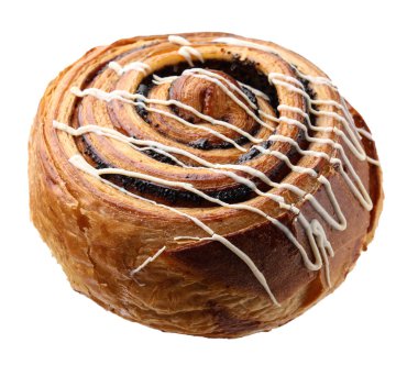 Beyaz üzerine izole edilmiş haşhaş tohumu ve sos ile nefis bir rulo. Tatlı çörek.