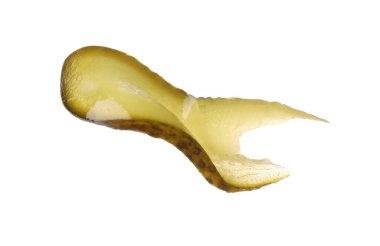 Beyaz izole turşusu salatalık dilim