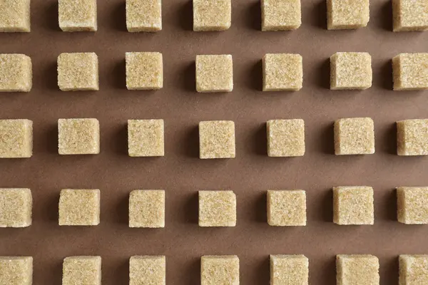 Esmer şeker küpleri renk arkaplanı, üst görünüm