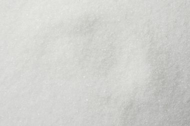 Arkaplan olarak beyaz granüle şeker, üst görünüm