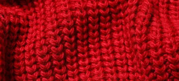 Arka plan olarak yumuşak kırmızı örgü kumaş dokusu, yakın plan