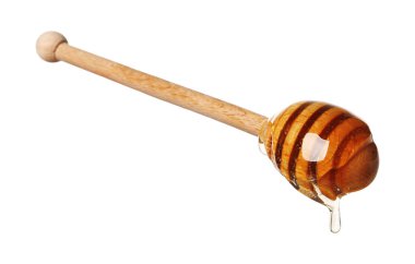 Beyaz arka planda doğal bal damlıyor.