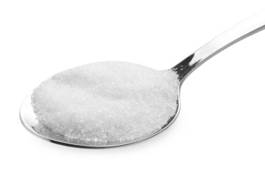 Beyaz üzerine izole edilmiş granüllü şeker kaşığı.