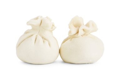 Pişmemiş khinkali (hamur tatlısı) beyaz üzerine izole edilmiş. Gürcistan mutfağı