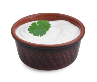 Beyaz kasede taze maydanozlu sos.