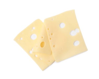 Lezzetli taze peynir dilimleri beyaza izole edilmiş, üst manzara