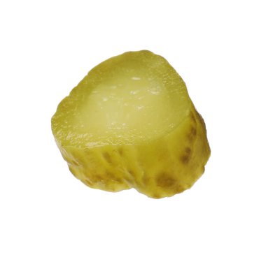 Beyaz izole turşusu salatalık dilim