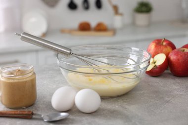 Çırpın, çırpın, çırpın, çırpın, çırpın, çırpın.