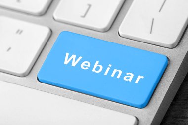 Klavyede Webinar kelimesi olan açık mavi düğme, kapat