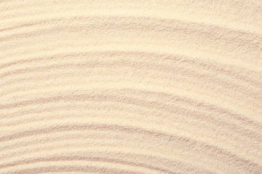 Zen kaya bahçesi. Bej kum üzerinde dalga deseni, üst görünüm