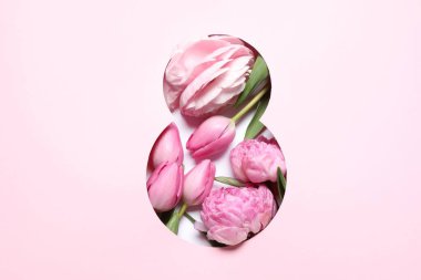 8 Mart tebrik kartı tasarımı, çiçekler, üst manzara. Uluslararası Kadınlar Gününüz kutlu olsun.