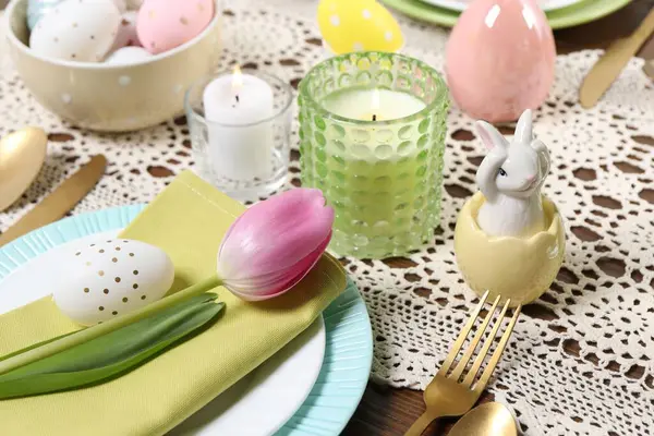 Güzel Laleli Şenlik Masası Yakın Plan Paskalya Kutlaması — Stok fotoğraf
