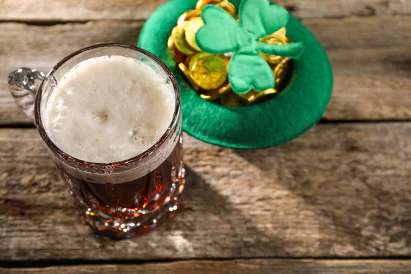 Fête Saint Patrick Bière Verte Chapeau Lutin Avec Feuille Trèfle — Photo