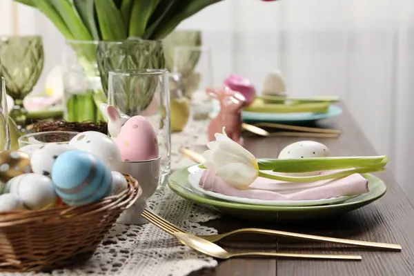 Boyalı Yumurtalarla Şenlik Masası Paskalya Kutlaması — Stok fotoğraf
