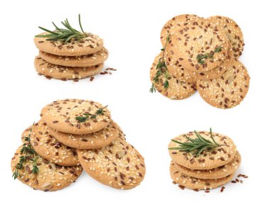 Lezzetli krakerler ve biberiye beyaz sette izole edilmiş.