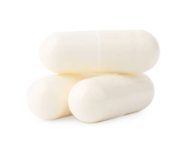 Beyaza izole edilmiş vitamin kapsülleri. Sağlık takviyeleri