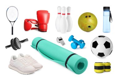 Toplar ve diğer spor ekipmanları beyaz ve set üzerinde izole