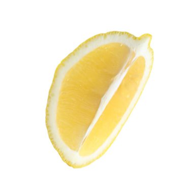 Beyaza izole edilmiş taze limon parçası.
