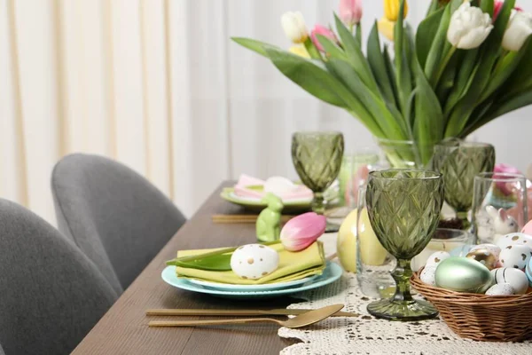 Güzel Çiçekli Şenlik Masası Yazı Için Yer Paskalya Kutlaması — Stok fotoğraf