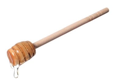 Beyaz arka planda doğal bal damlıyor.