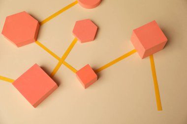 İş süreci organizasyonu ve optimizasyonu. Bej arkaplanda geometrik şekillerle şema