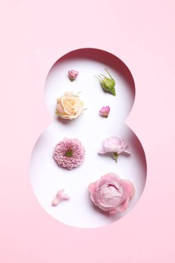 8 Mart tebrik kartı tasarımı, çiçekler, üst manzara. Uluslararası Kadınlar Gününüz kutlu olsun.