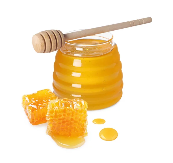 Φυσικό Μέλι Βάζο Ξύλινη Κουτάλα Και Κομμάτια Κηρήθρας Λευκό Φόντο — Φωτογραφία Αρχείου