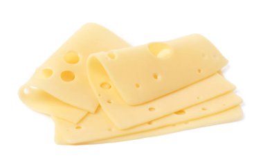 Lezzetli taze peynir dilimleri beyaz üzerine izole edilmiş.