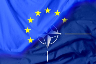 Avrupa Birliği ve NATO bayrakları, çifte çekim