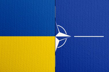Ukrayna ve Kuzey Atlantik Antlaşma Örgütü Bayrakları