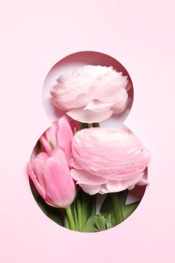 8 Mart tebrik kartı tasarımı, çiçekler, üst manzara. Uluslararası Kadınlar Gününüz kutlu olsun.