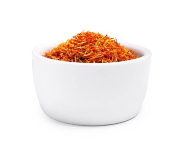 Beyaz kasede izole edilmiş bir safran.