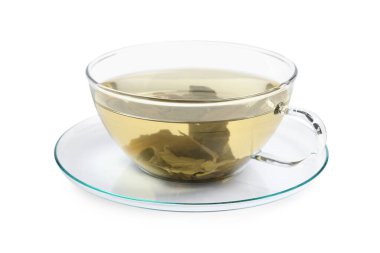 Beyazlar üzerinde izole edilmiş taze yeşil çay.