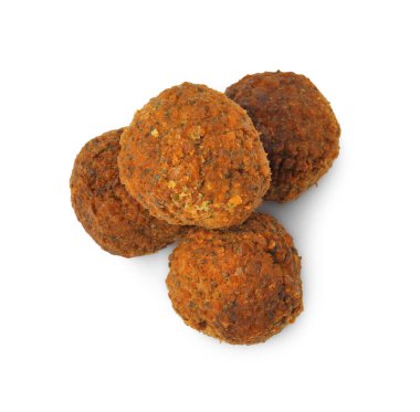 Nefis falafel topları beyaza izole edilmiş, üst manzara