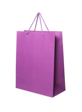 Bir mor alışveriş çantası beyaza izole edilmiş.