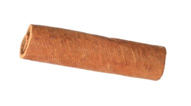 Beyaz üzerine izole edilmiş bir aromatik tarçın çubuğu.