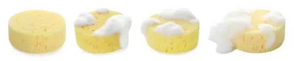 Żółte Gąbki Pianką Izolowaną Białym Zestaw — Zdjęcie stockowe