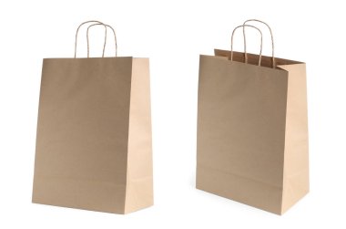 Kraft kağıt torbalar beyaz üzerinde izole sapları ile