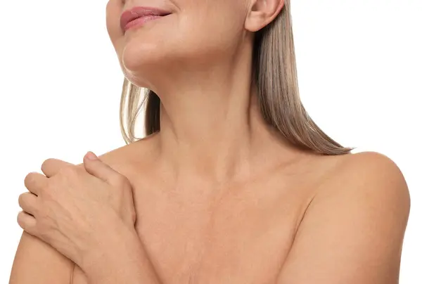 Ώριμη Γυναίκα Υγιές Δέρμα Λευκό Φόντο Closeup — Φωτογραφία Αρχείου