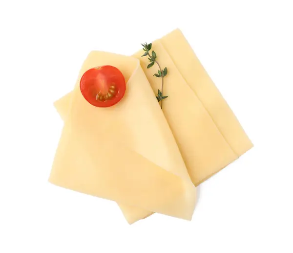 Fatias Queijo Fresco Saboroso Tomilho Tomate Isolado Branco Vista Superior — Fotografia de Stock