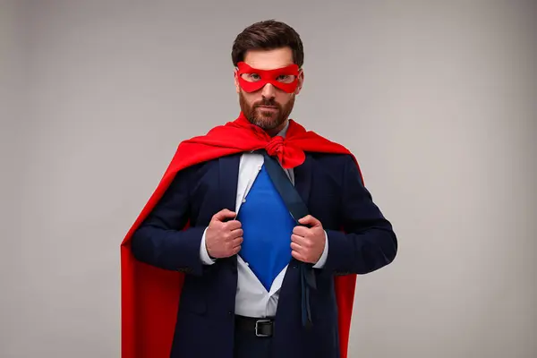 Zelfverzekerde Zakenman Draagt Superheld Kostuum Onder Pak Beige Achtergrond — Stockfoto