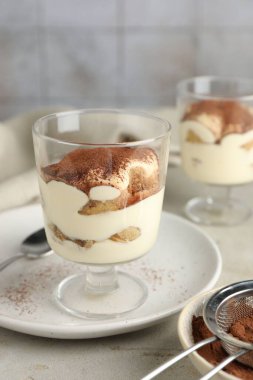 Cam kaplı nefis tiramisu.