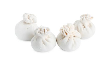 Pişmemiş khinkali (hamur tatlısı) beyaz üzerine izole edilmiş. Gürcistan mutfağı