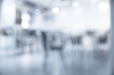 Ofis içi. Rahat çalışma alanının bulanık görünümü