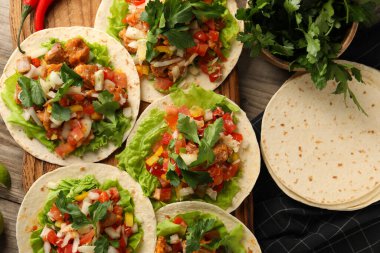 Sebzeli ve etli leziz tacolar.