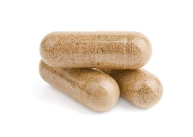 Beyaza izole edilmiş vitamin kapsülleri. Sağlık takviyeleri