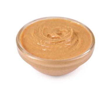 Lezzetli fındık ezmesi beyaz kasede izole edilmiş