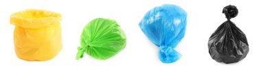 Farklı plastik çöp torbaları beyaz sette izole edilmiş.