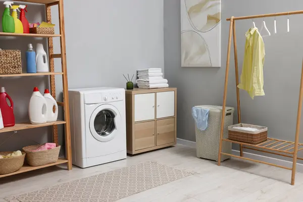 Tvättstuga Interiör Med Tvättmaskin Och Möbler — Stockfoto