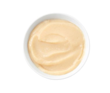 Bir kase sağlıklı bebek maması beyaza izole edilmiş.